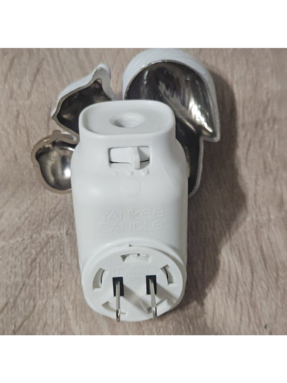 Scentplug Diffuser White with Copper Accents Squirrel Acorn Yankee Candle Fall - Picture 4 of 5